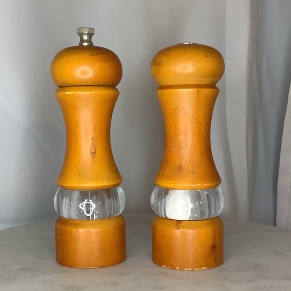 ODIE THOMPSON Salt & Pepper‎ Grinder Set Wood Lucite Vintage Kitchen Decor - Picture 1 of 6
